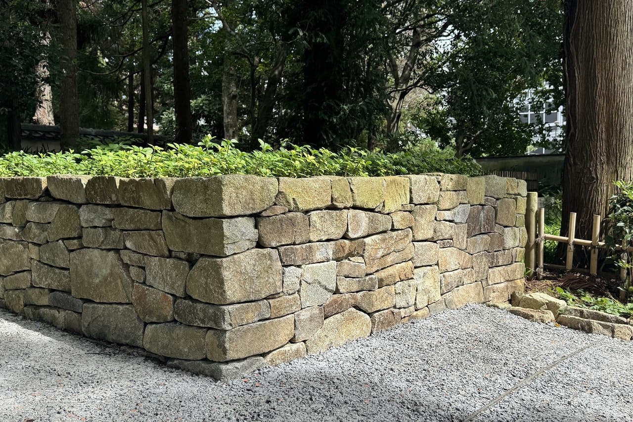 香山緑地_相木石_湘南ロックガーデン