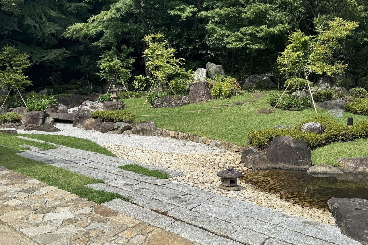 香山緑地_相木石_湘南ロックガーデン