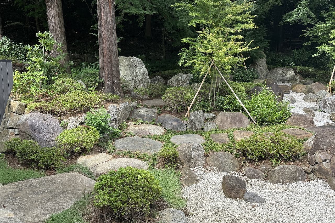 香山緑地_相木石_湘南ロックガーデン
