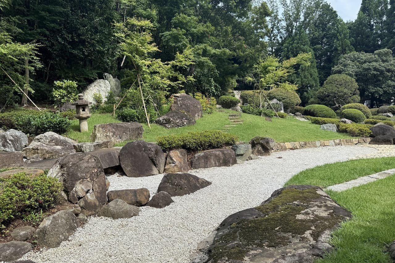 香山緑地_相木石_湘南ロックガーデン