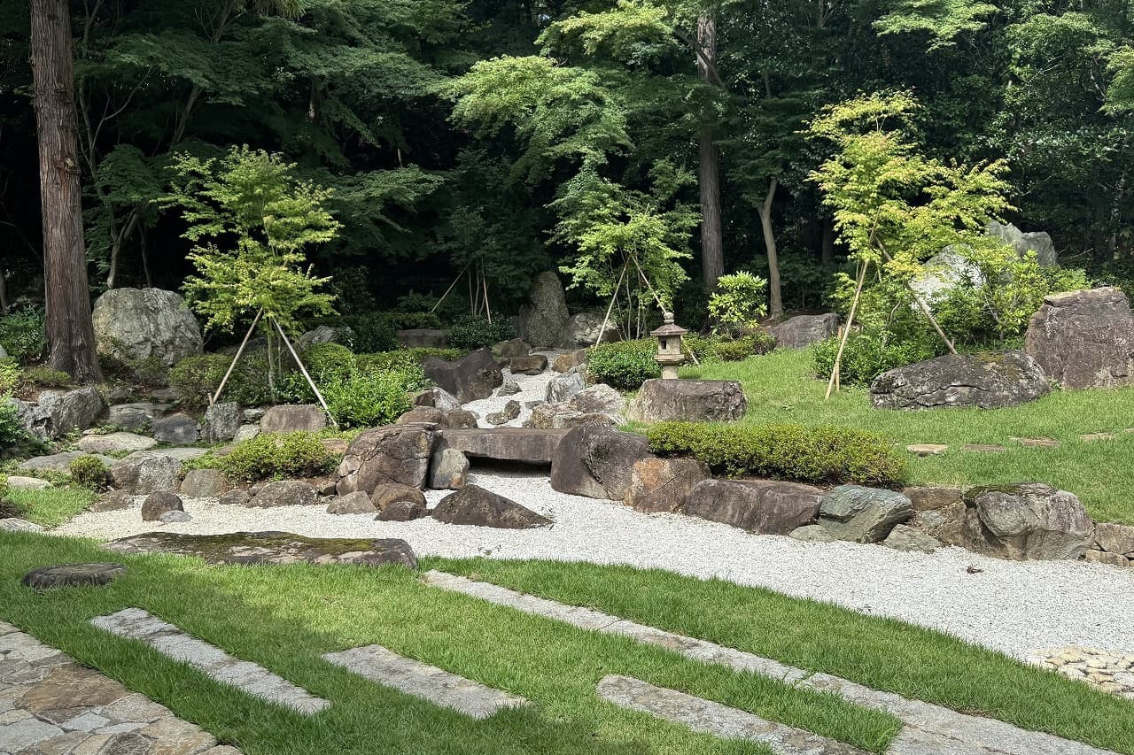 香山緑地_相木石_湘南ロックガーデン