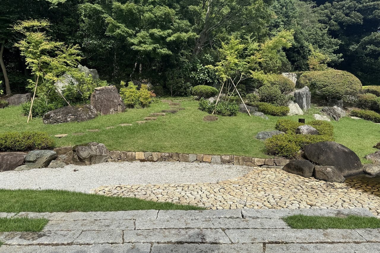 香山緑地_相木石_湘南ロックガーデン