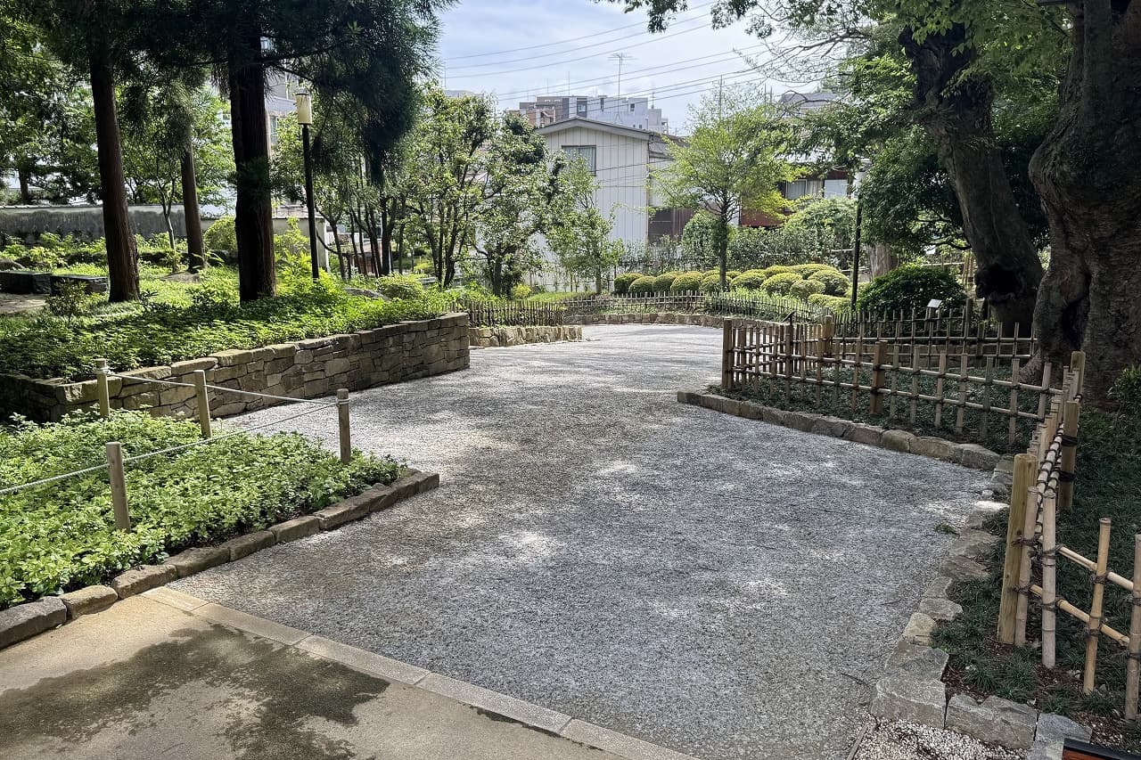 香山緑地_相木石_湘南ロックガーデン