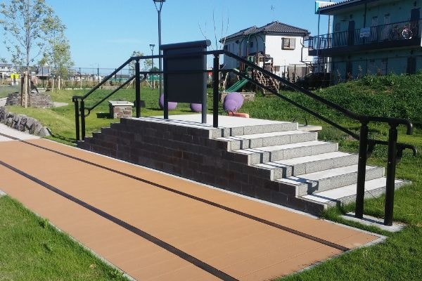 アルゼンチン斑岩_みやしろ中央公園_湘南ロックガーデン