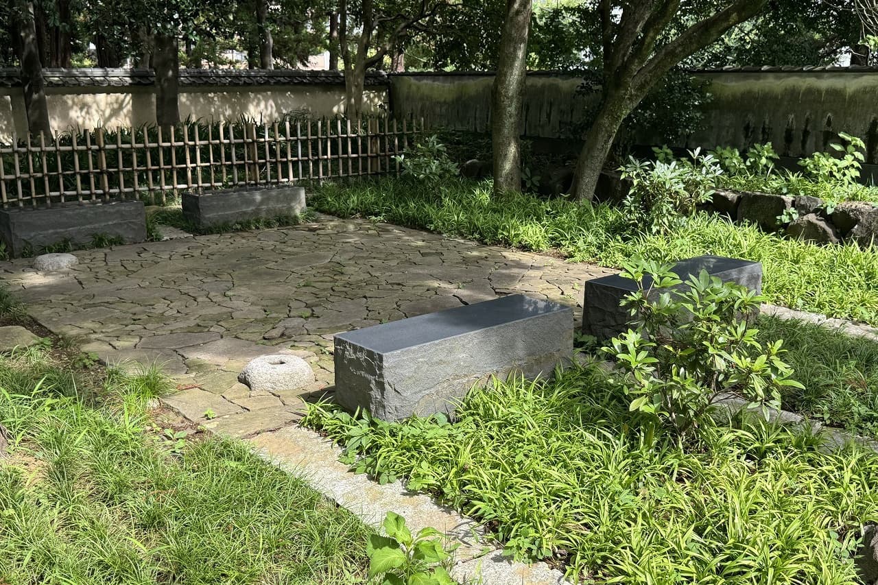 香山緑地_相木石_湘南ロックガーデン