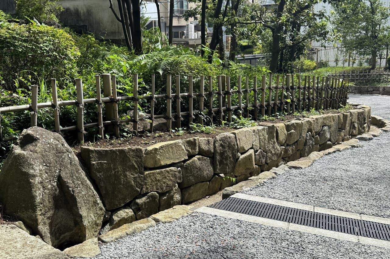 香山緑地_相木石_湘南ロックガーデン