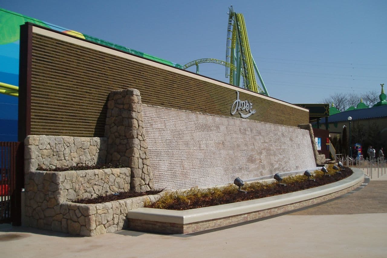 東武動物公園壁泉_湘南ロックガーデン