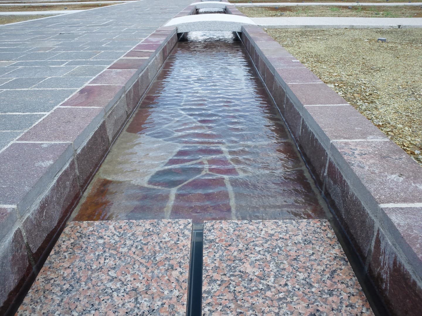 東京霊園壁泉_湘南ロックガーデン