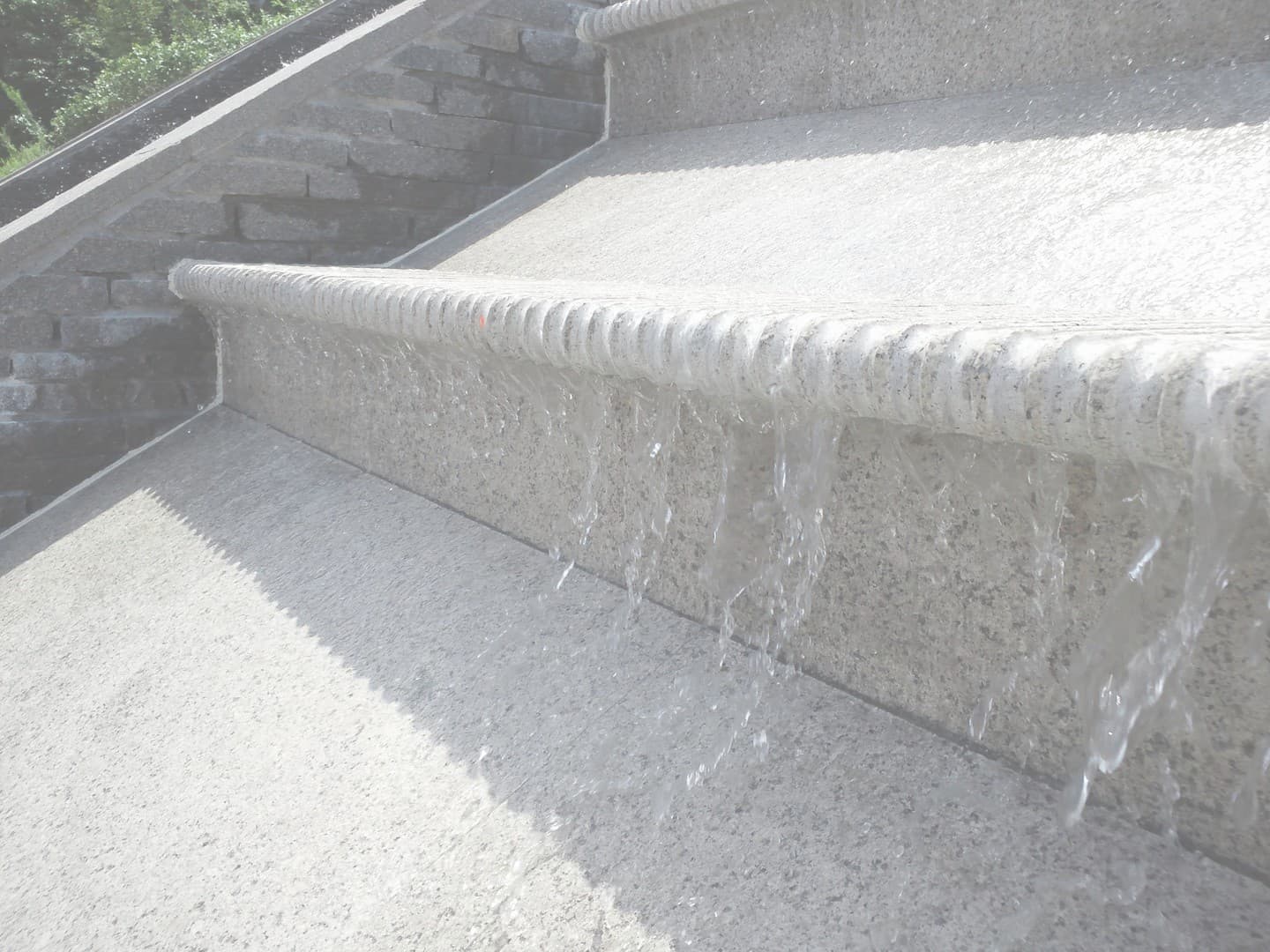 東京霊園壁泉_湘南ロックガーデン