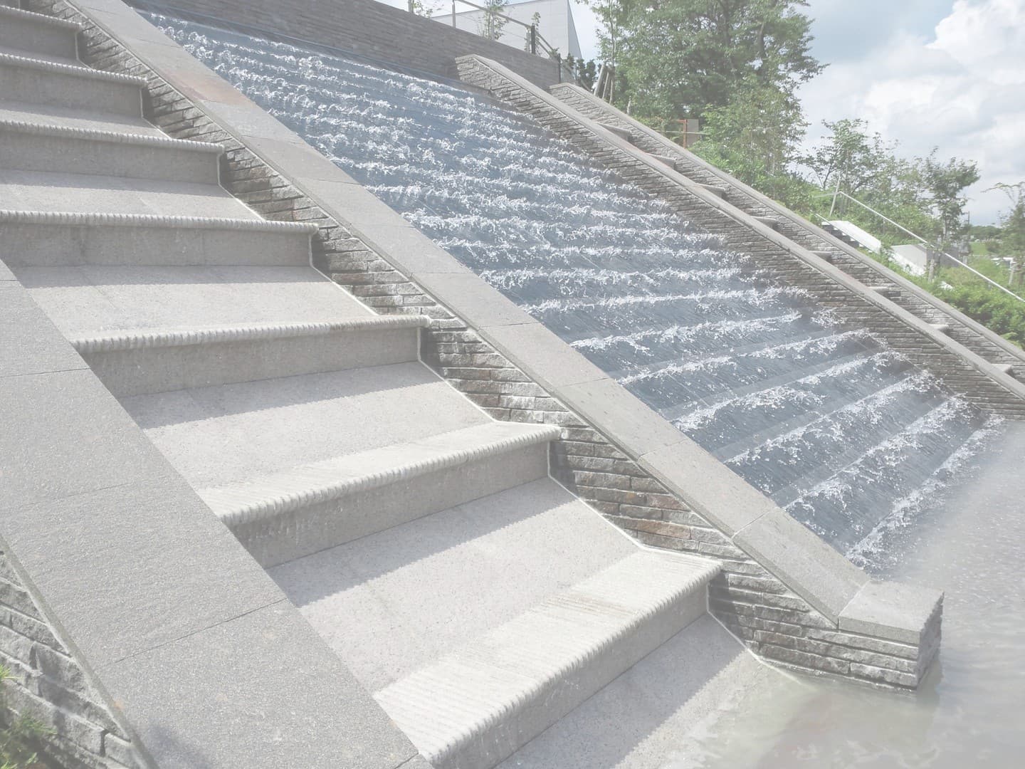 東京霊園壁泉_湘南ロックガーデン