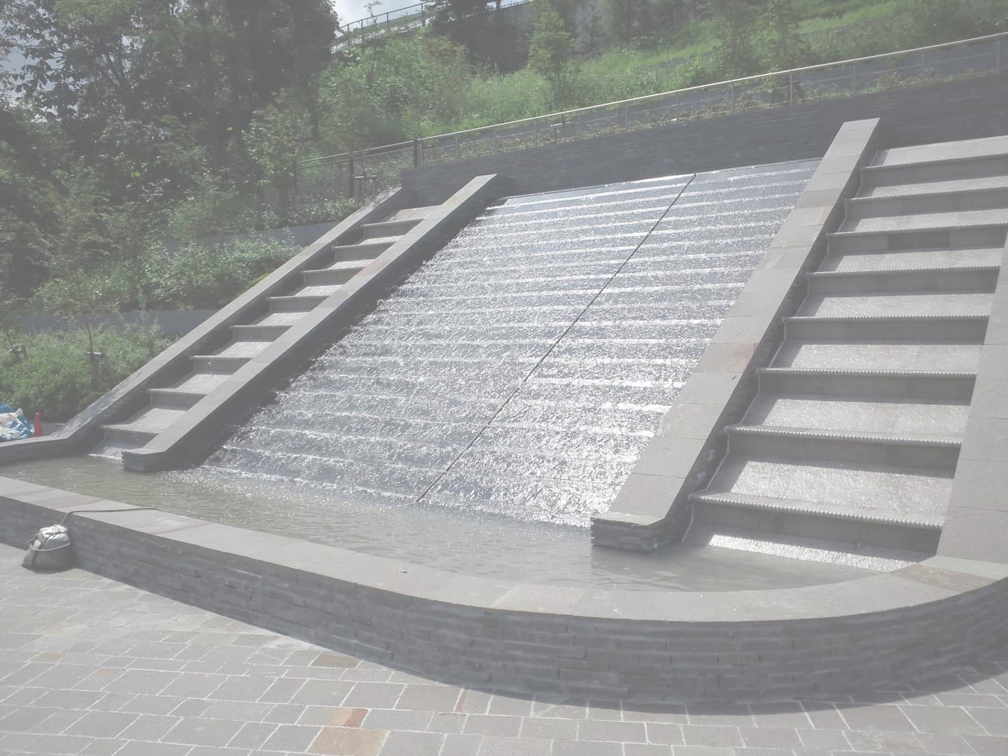 東京霊園壁泉_湘南ロックガーデン