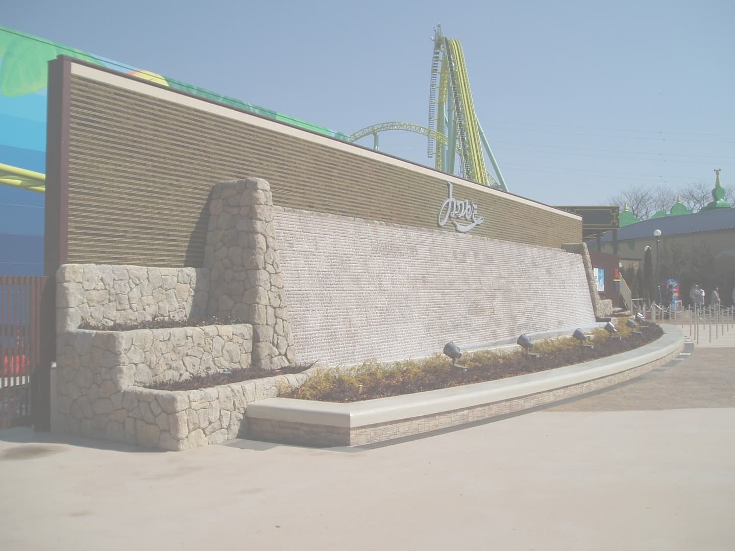 東武動物公園壁泉_湘南ロックガーデン