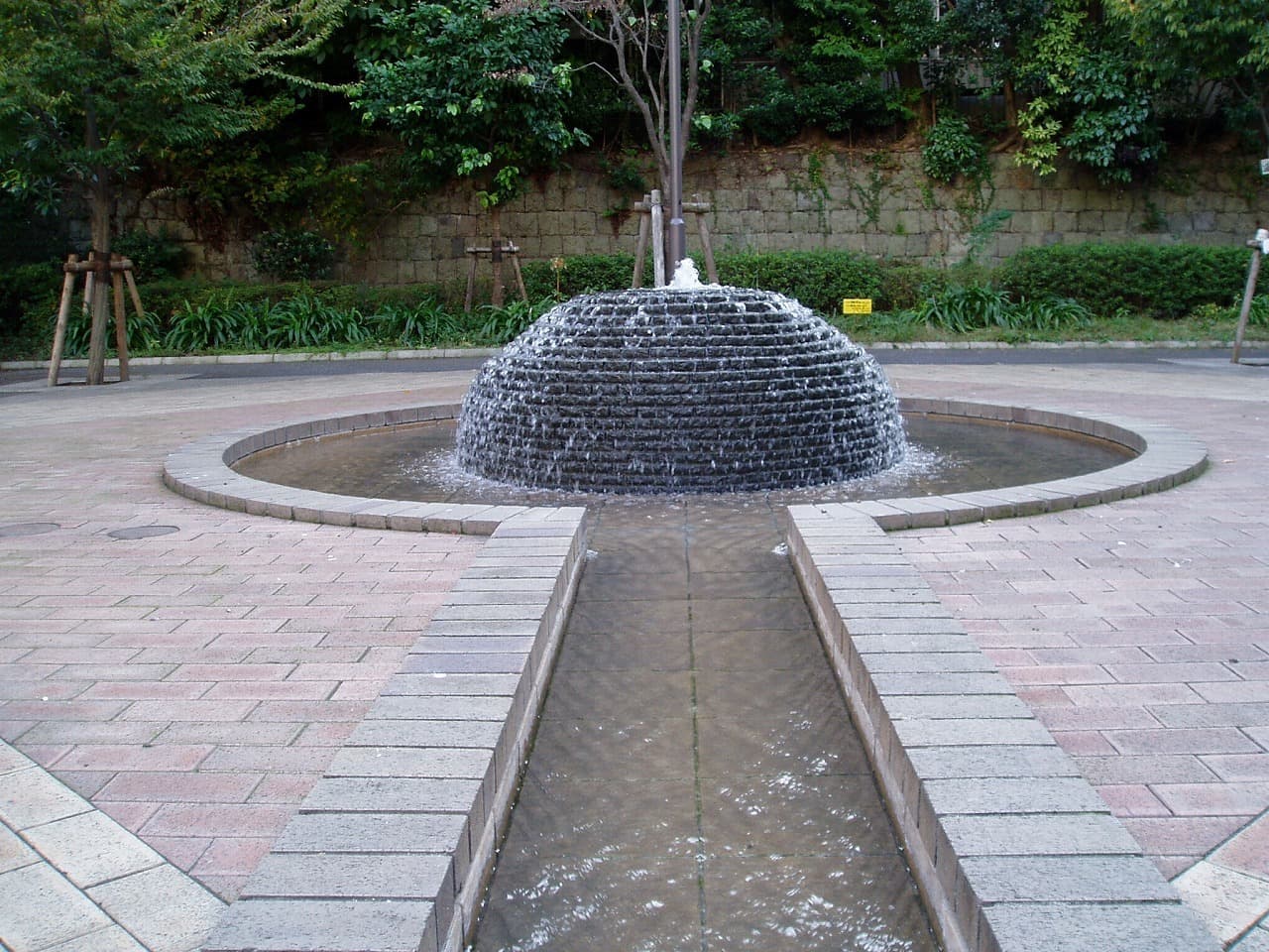 赤坂中央公園噴水_湘南ロックガーデン