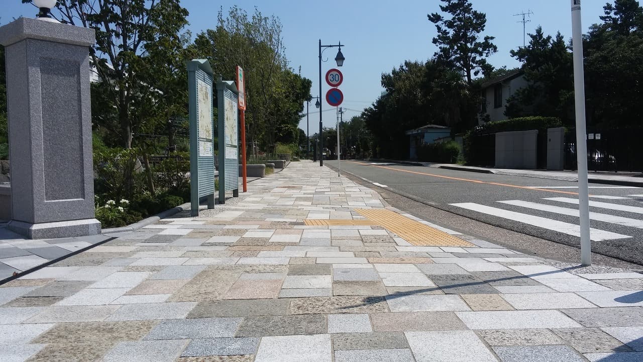 市道山手元町線_湘南ロックガーデン