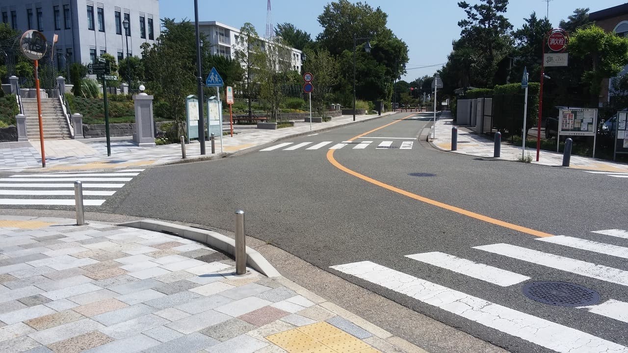 市道山手元町線_湘南ロックガーデン