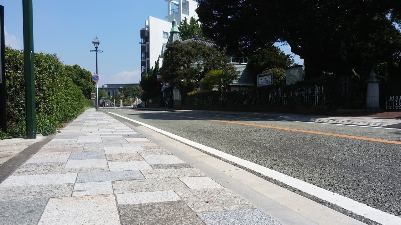 市道山手元町線_湘南ロックガーデン