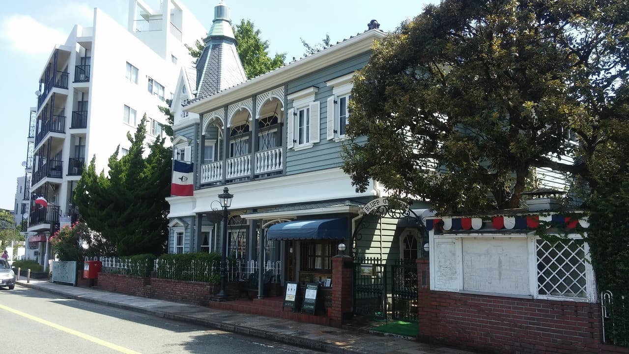 市道山手元町線_湘南ロックガーデン