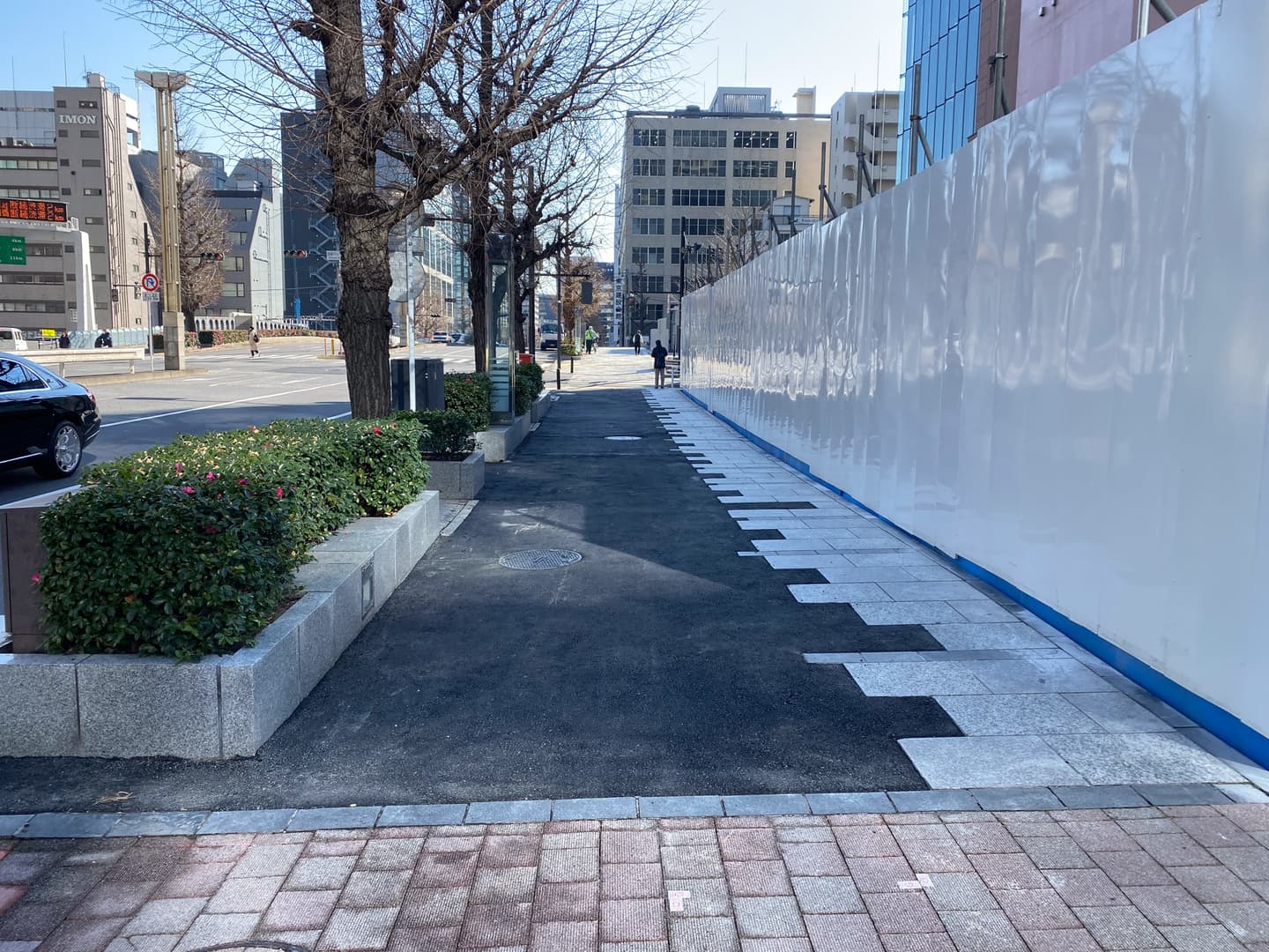 八重洲通り歩道復旧_湘南ロックガーデン