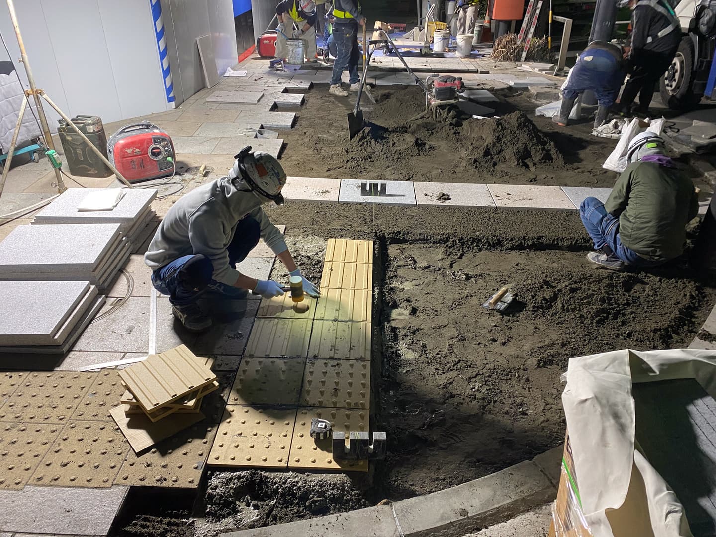 八重洲通り歩道復旧_湘南ロックガーデン