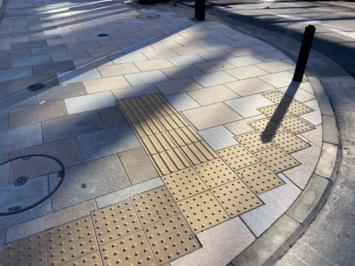 八重洲通り歩道復旧_湘南ロックガーデン