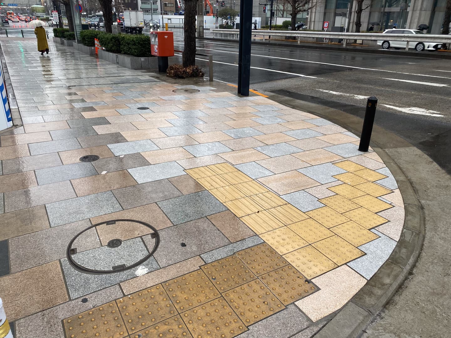 八重洲通り歩道復旧_湘南ロックガーデン