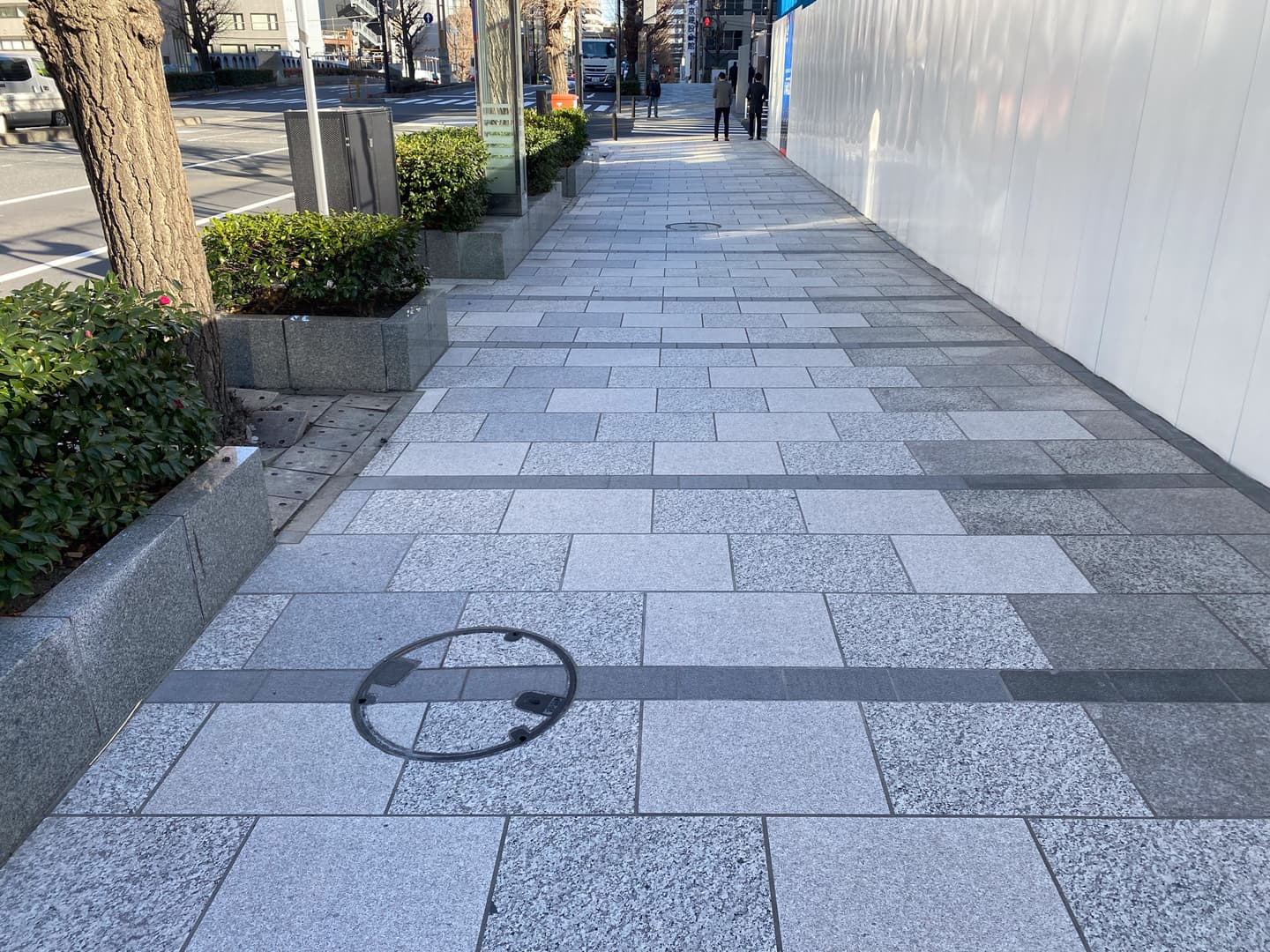 八重洲通り歩道復旧_湘南ロックガーデン