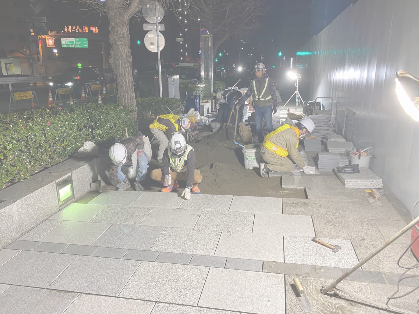 八重洲通り歩道復旧_湘南ロックガーデン