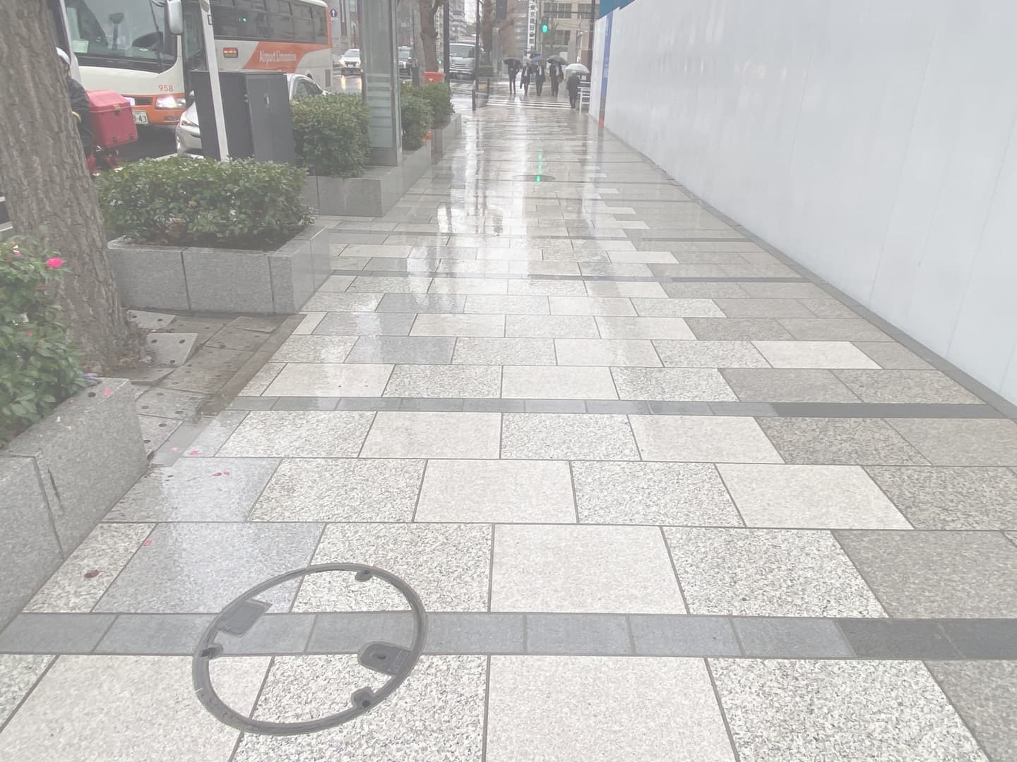 八重洲通り歩道復旧_湘南ロックガーデン