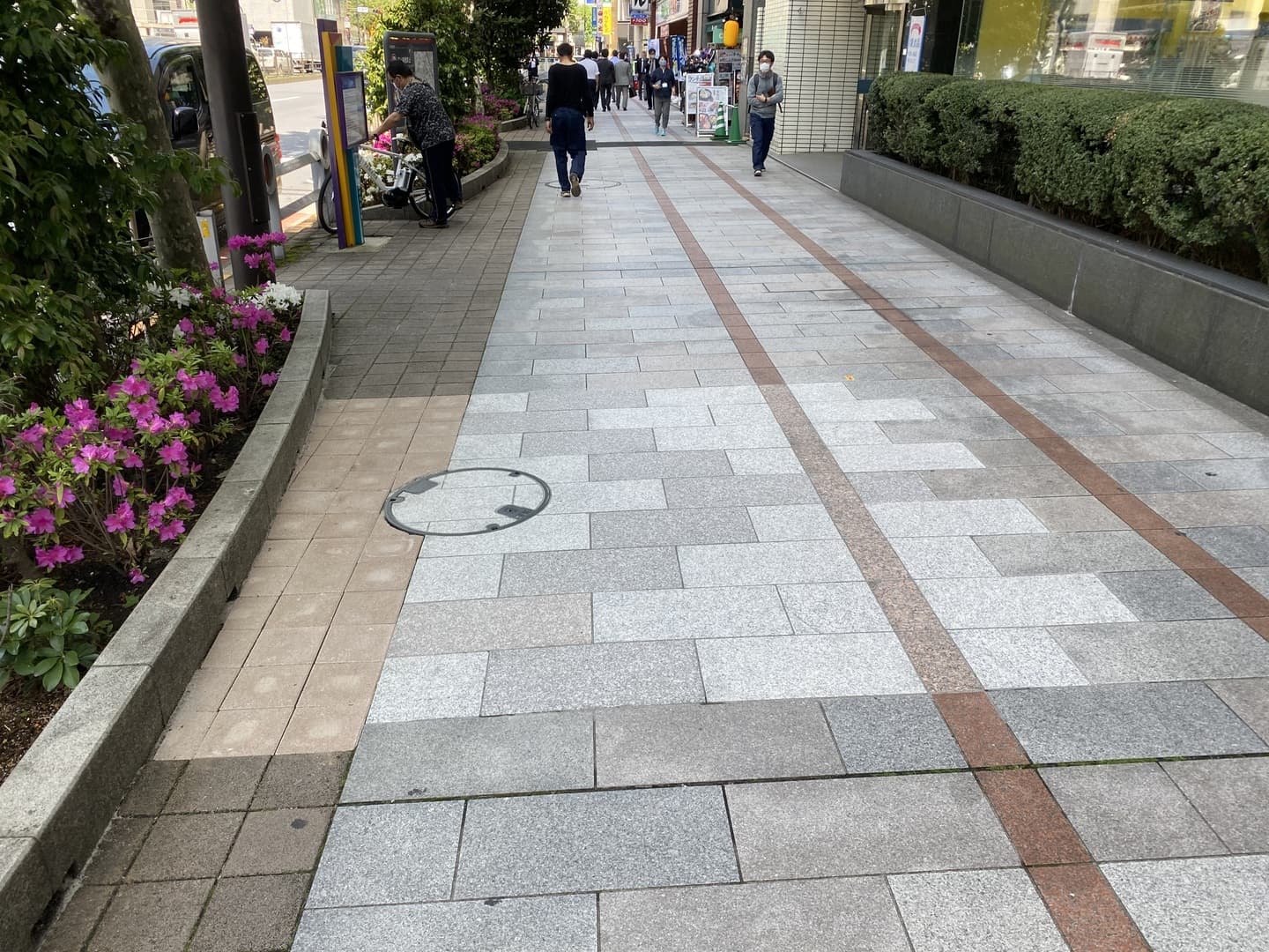 靖国通り歩道復旧_湘南ロックガーデン