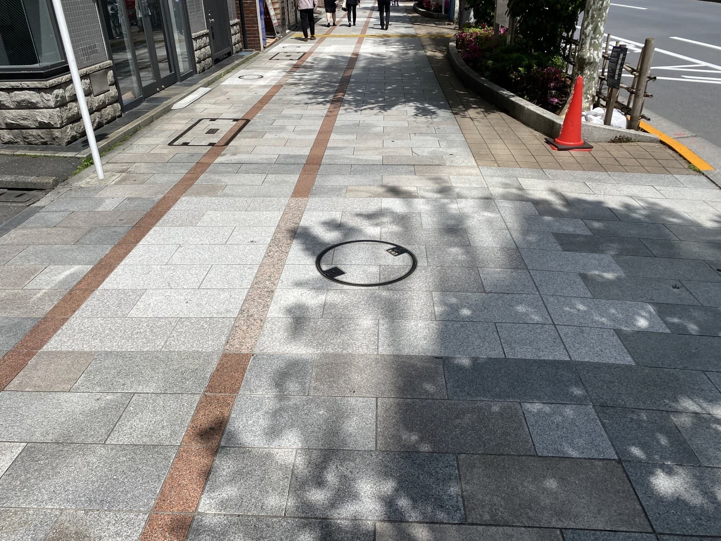 靖国通り歩道復旧_湘南ロックガーデン