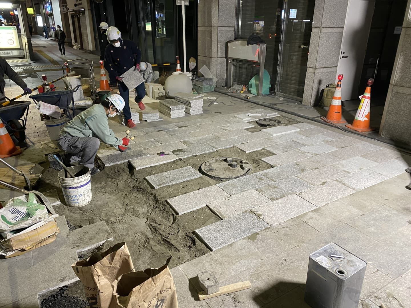 靖国通り歩道復旧_湘南ロックガーデン