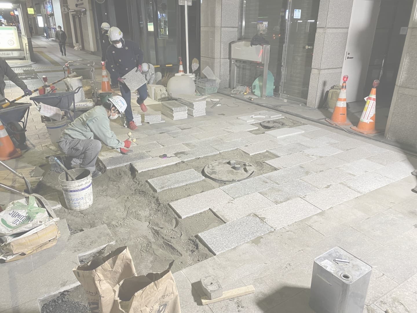 靖国通り歩道復旧_湘南ロックガーデン