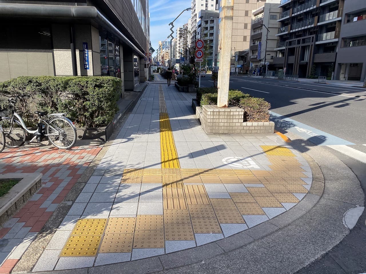 蔵前橋通り歩道復旧_湘南ロックガーデン