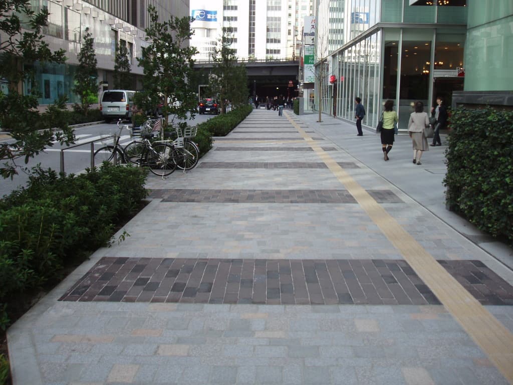 歩道_湘南ロックガーデン