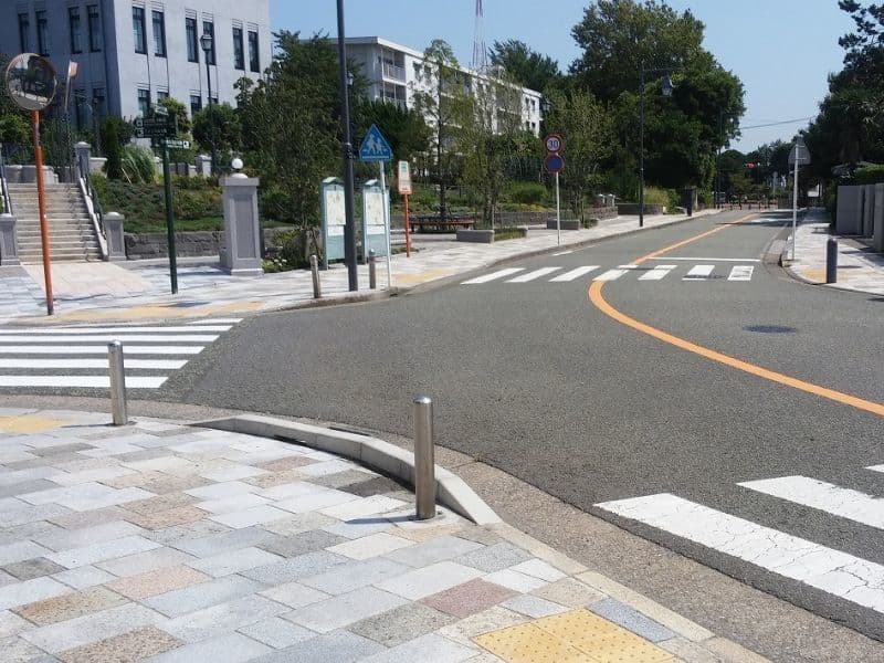 歩道_湘南ロックガーデン