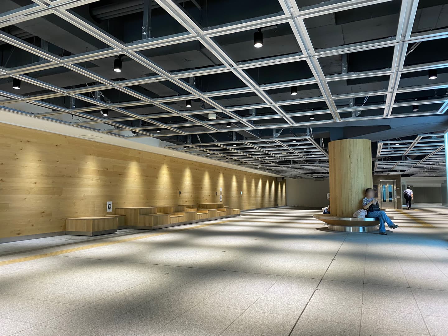 藤沢駅東西地下通路_湘南ロックガーデン