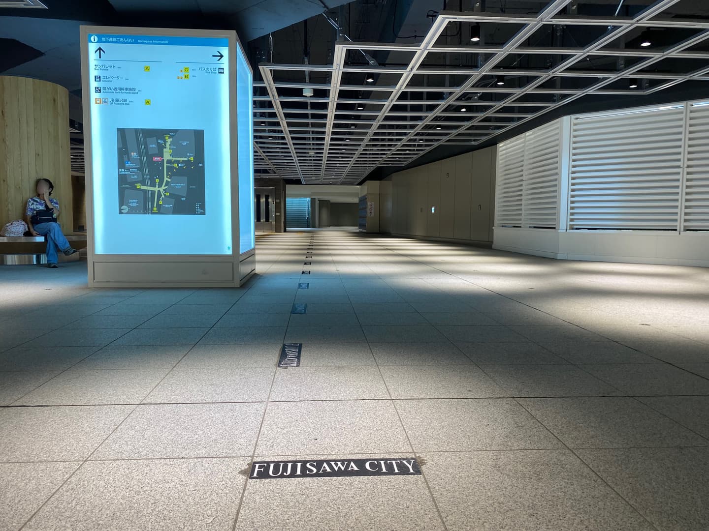 藤沢駅東西地下通路_湘南ロックガーデン