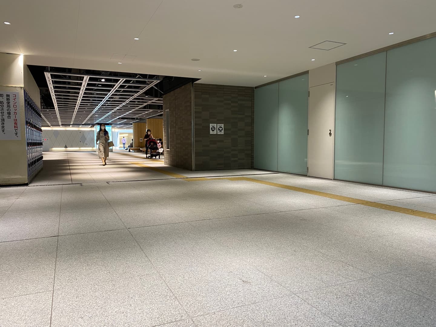 藤沢駅東西地下通路_湘南ロックガーデン