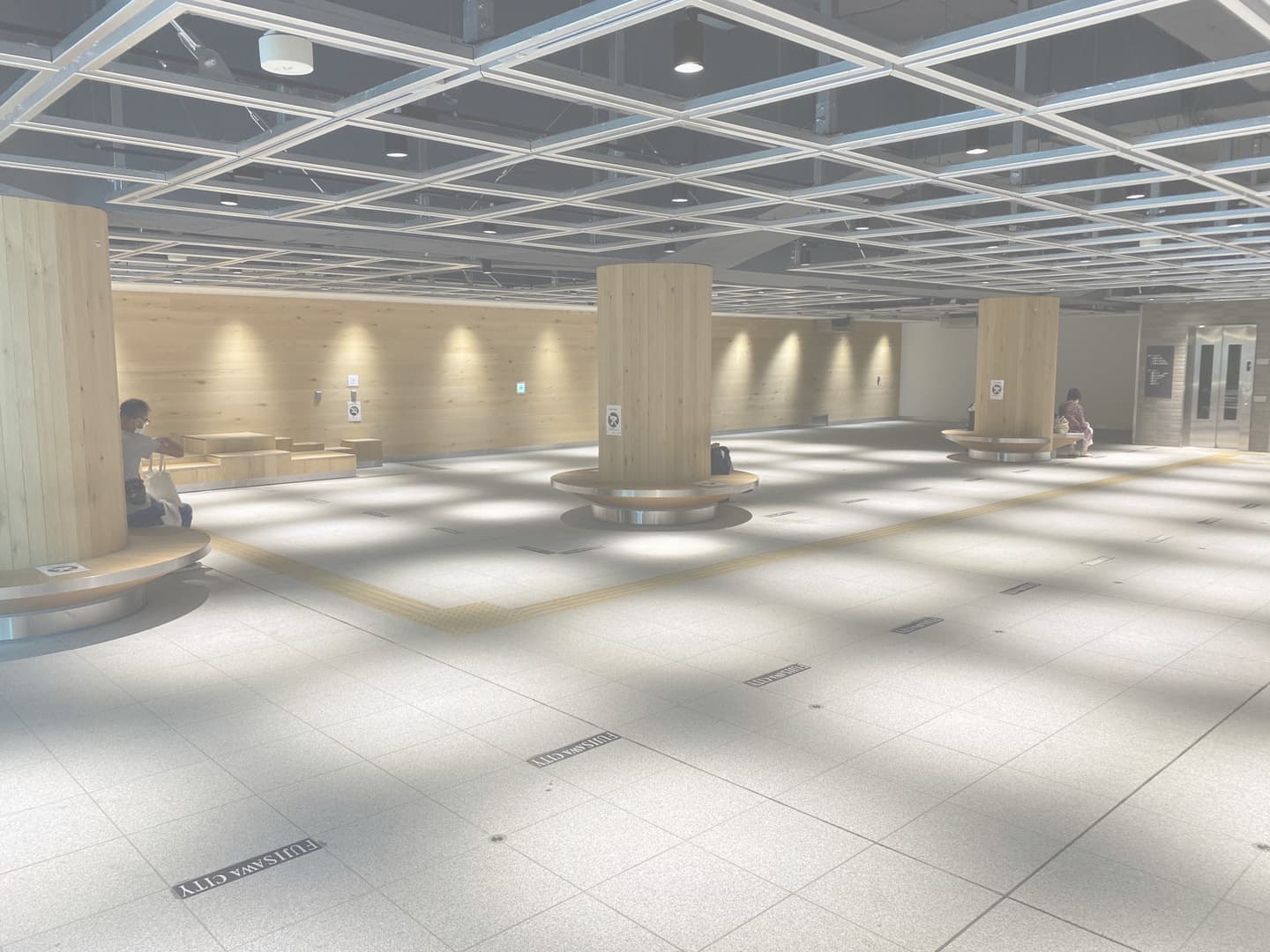 藤沢駅東西地下通路_湘南ロックガーデン