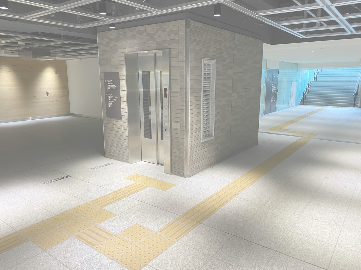 藤沢駅東西地下通路_湘南ロックガーデン