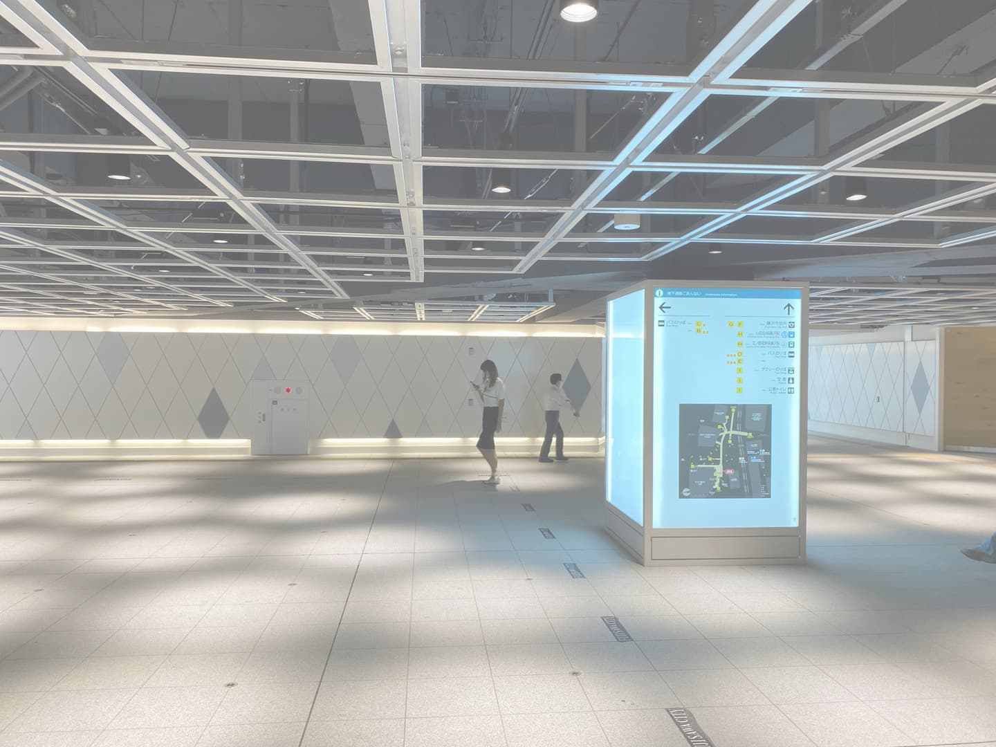 藤沢駅東西地下通路_湘南ロックガーデン