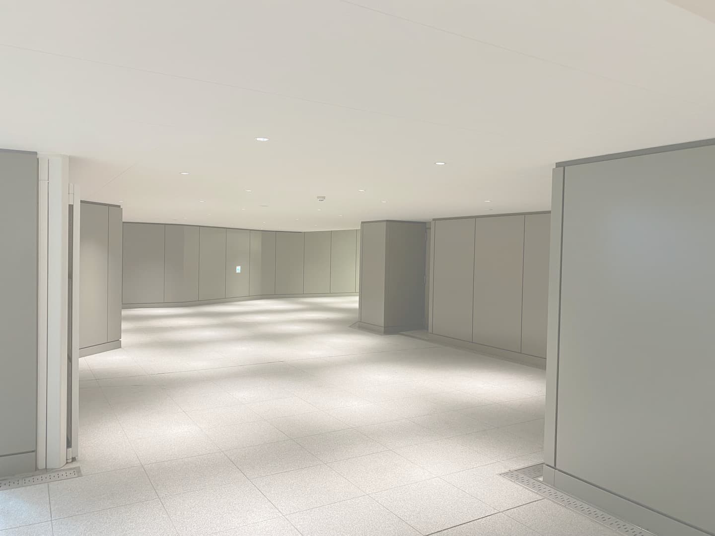 藤沢駅東西地下通路_湘南ロックガーデン