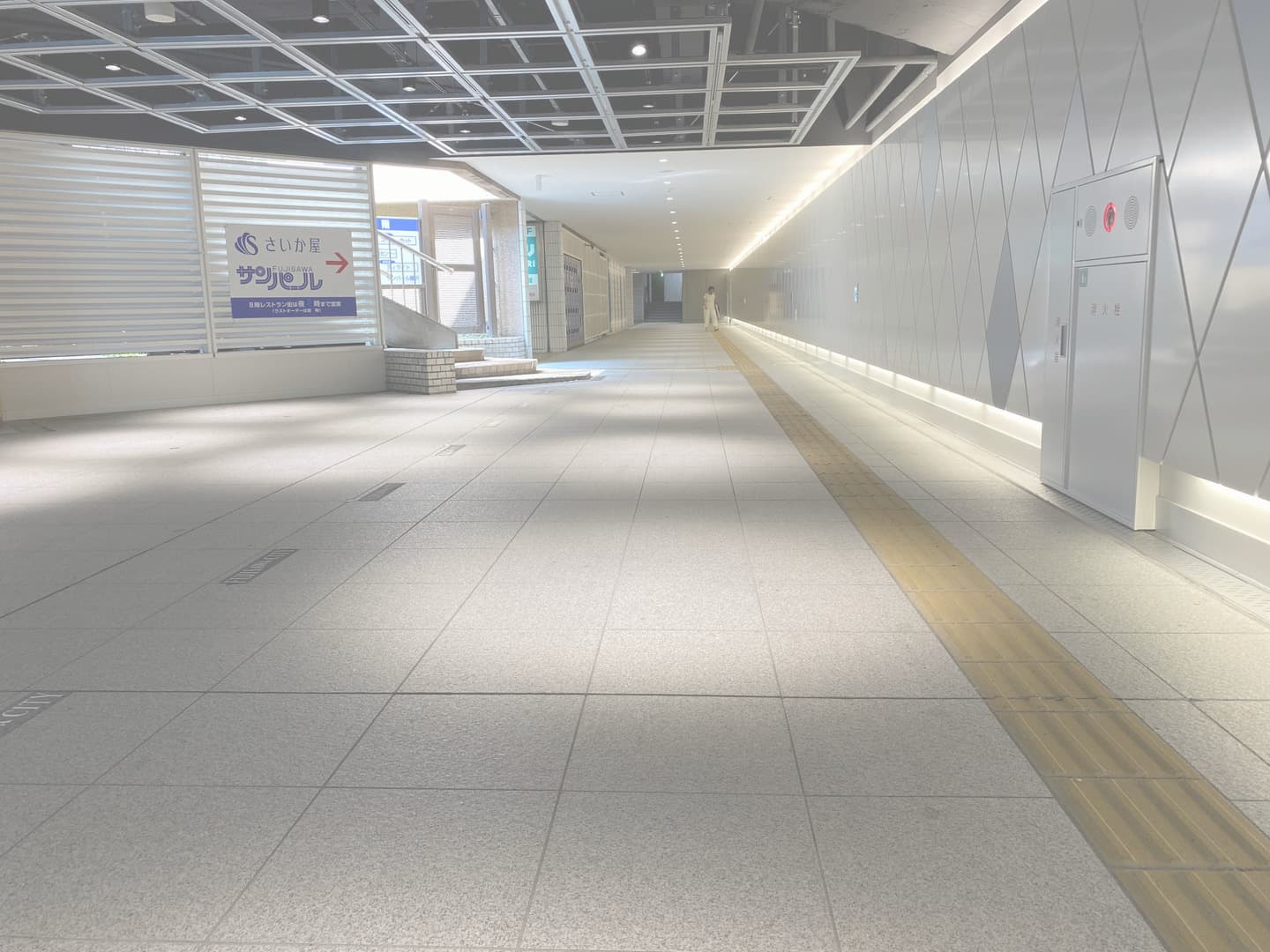 藤沢駅東西地下通路_湘南ロックガーデン