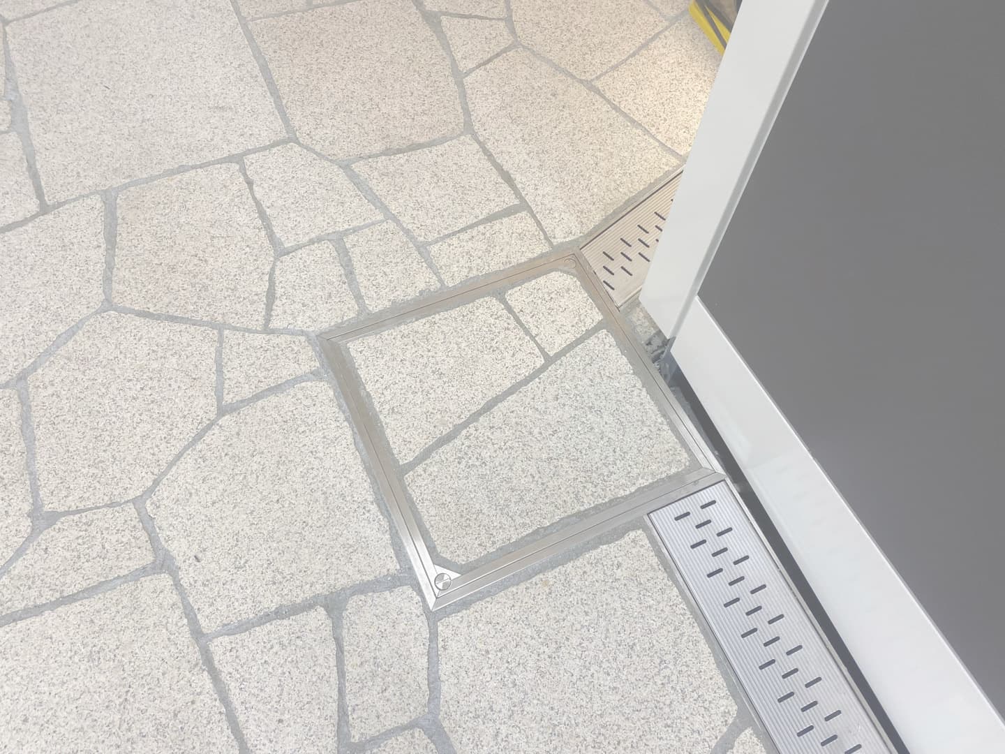 藤沢駅東西地下通路_湘南ロックガーデン