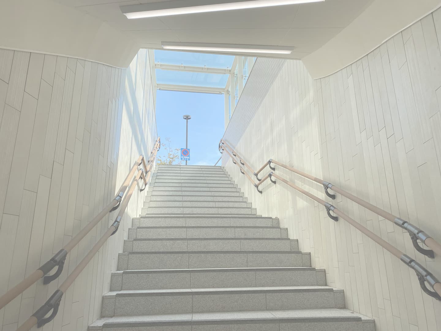 藤沢駅東西地下通路_湘南ロックガーデン