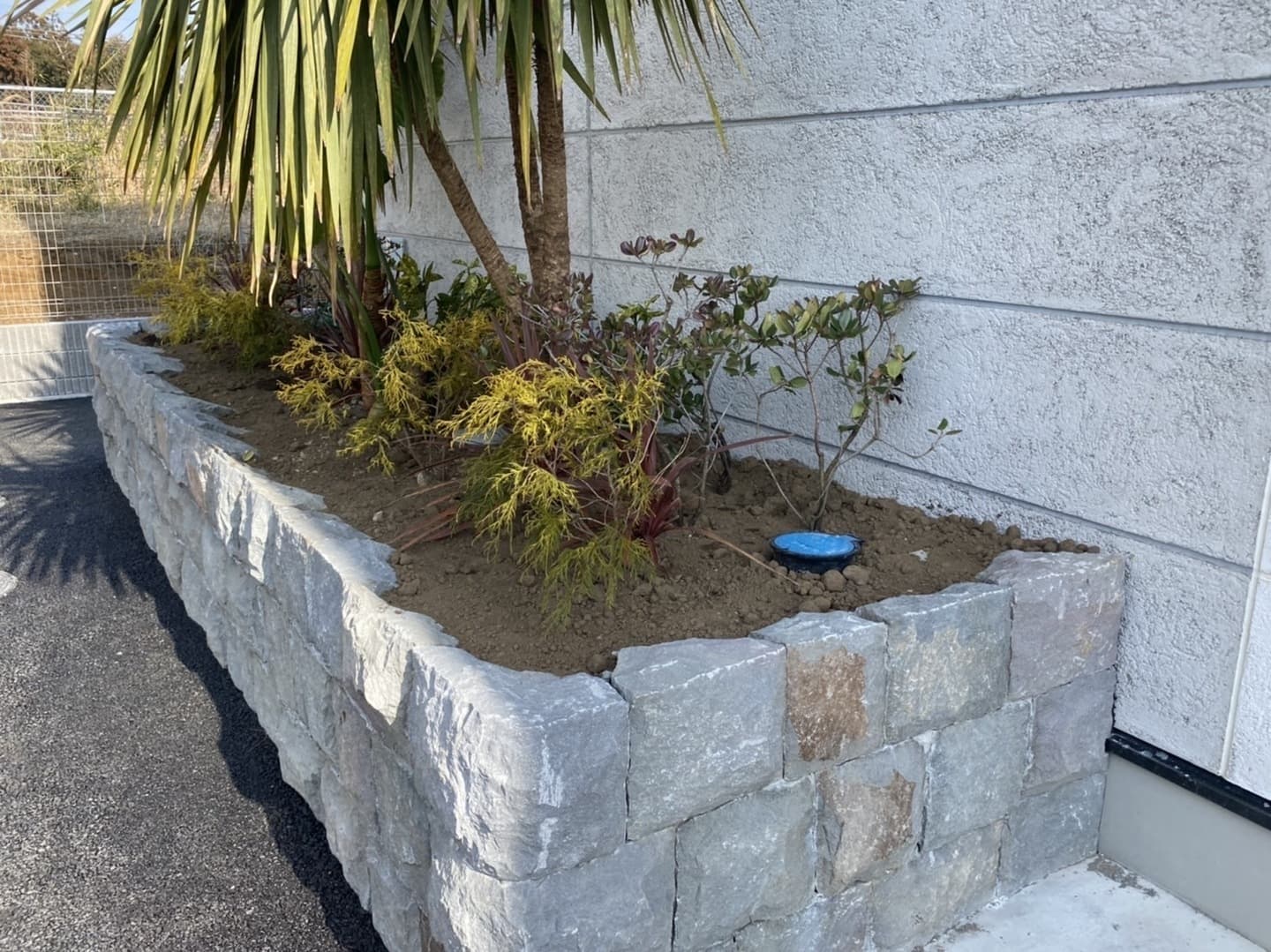 小松石雑割花壇_湘南ロックガーデン