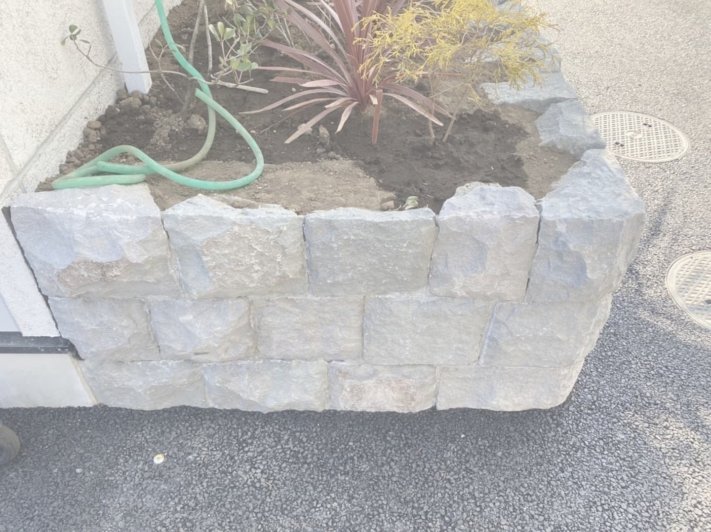 小松石雑割花壇_湘南ロックガーデン