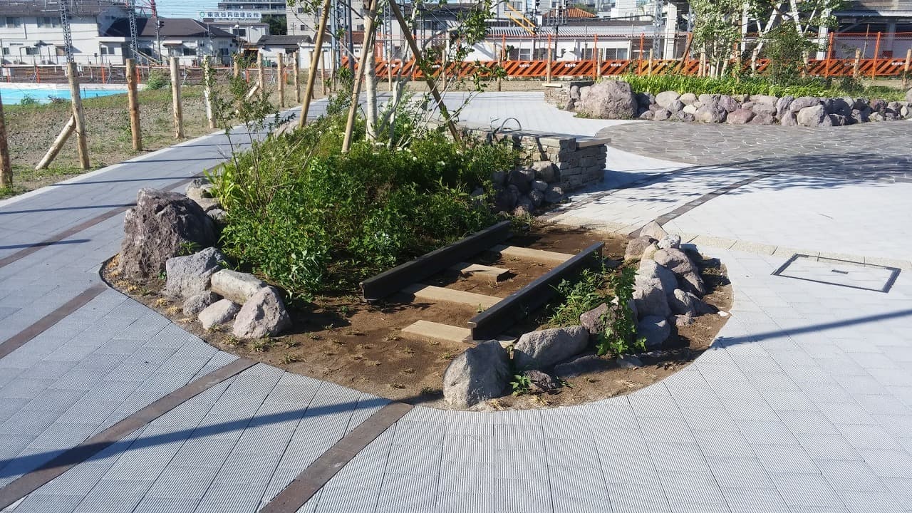 東武動物公園駅西口_湘南ロックガーデン