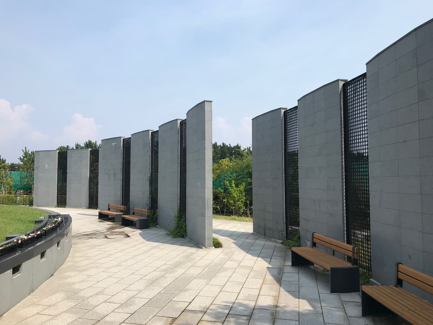 浦安墓地公園/樹林墓地_湘南ロックガーデン