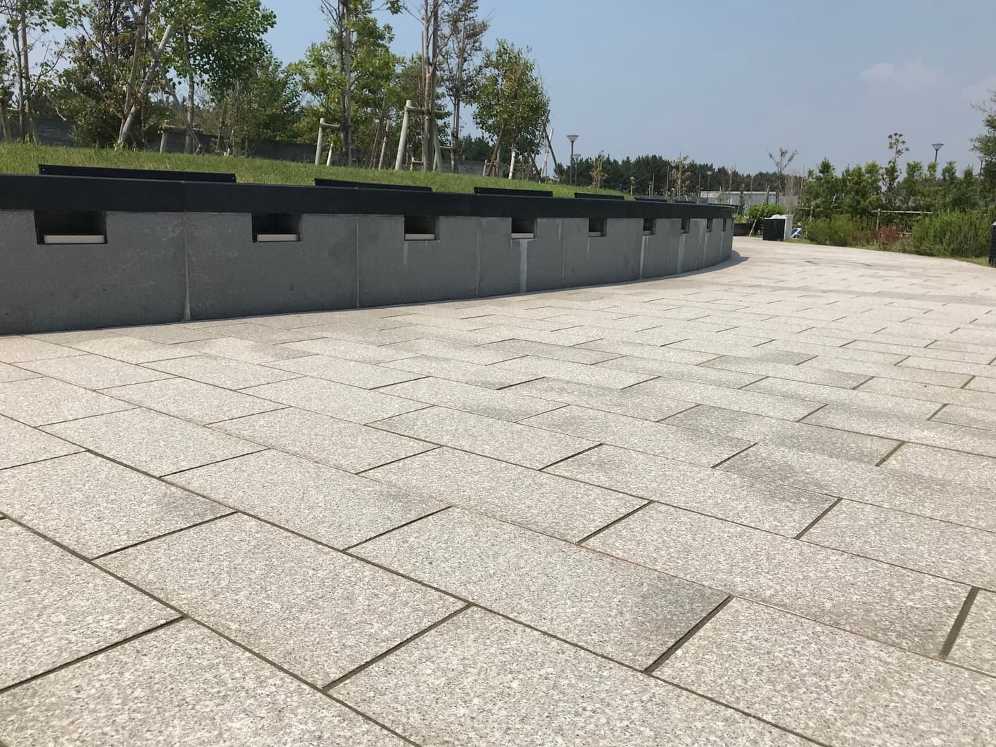 浦安墓地公園/樹林墓地_湘南ロックガーデン